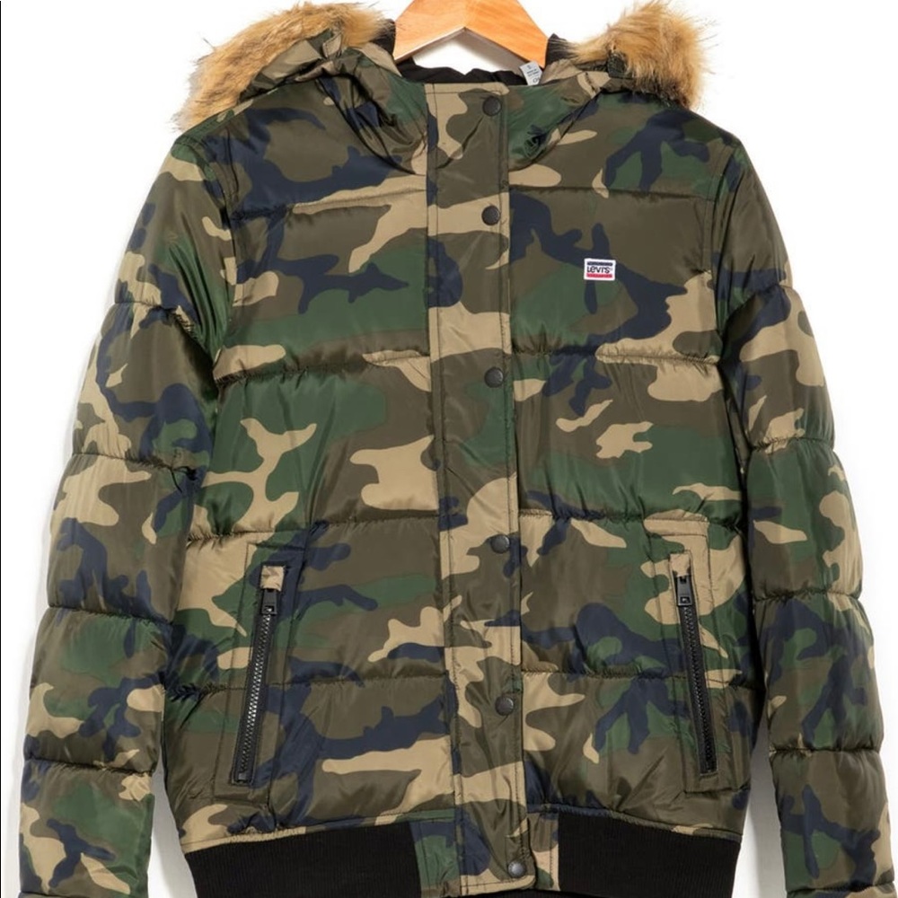 NWT Levi’s, Faux Fur trim snorkel bomber
